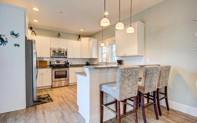 BB31 - Beach Please Community pool