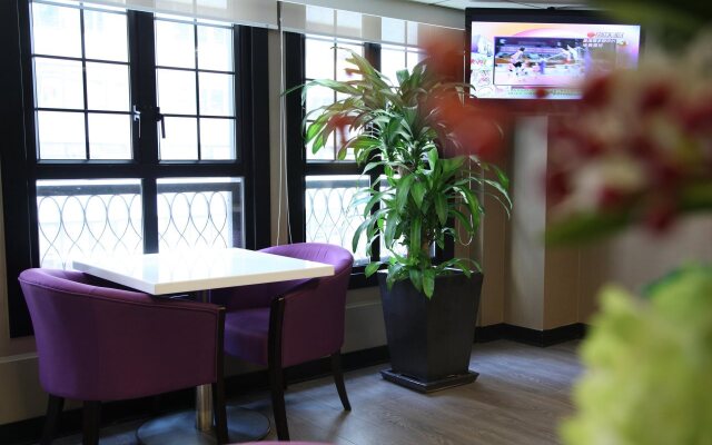 The Bauhinia Hotel - Central