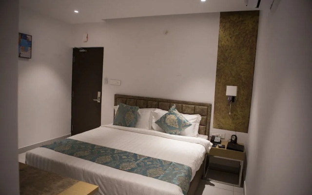 Capital O 36137 Vihaari 24 Business Hotel
