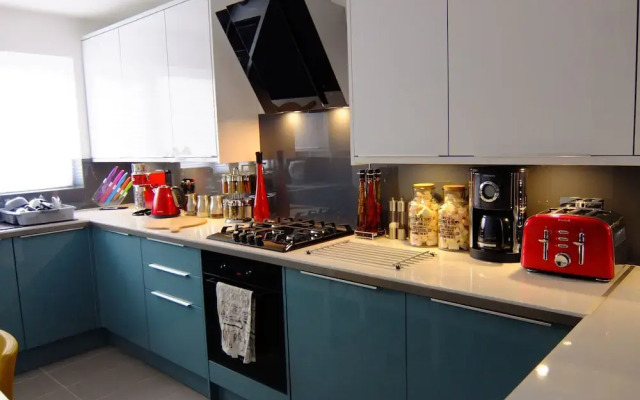 Modern Clapham Jct Apt with Parking