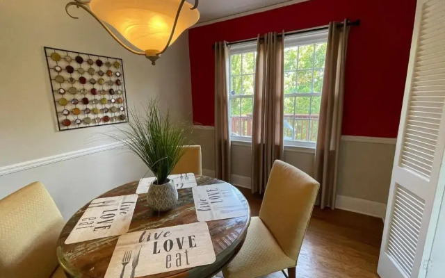 Quaint, Comfy, Close & Convenient