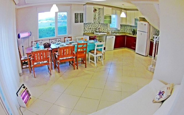 Family Friend Villa Pool BBQ 3b 1 Alacati Cesme