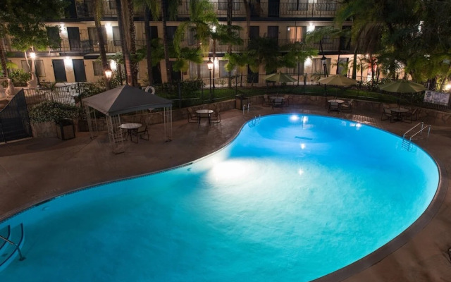 Radisson Suites Covina