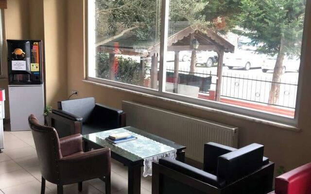 Arya Hotel