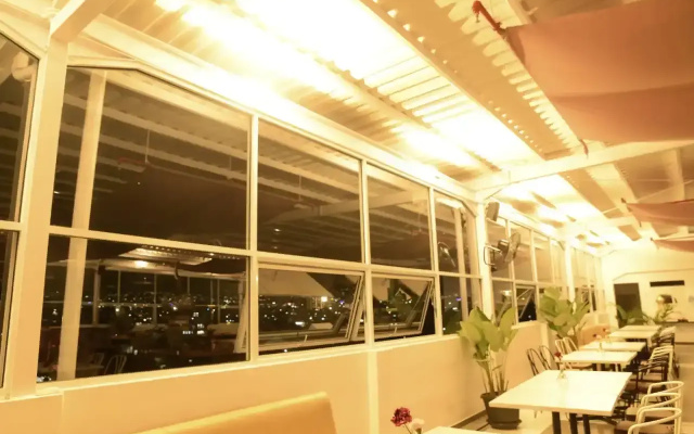 Front One Hotel Pasir Koja Bandung