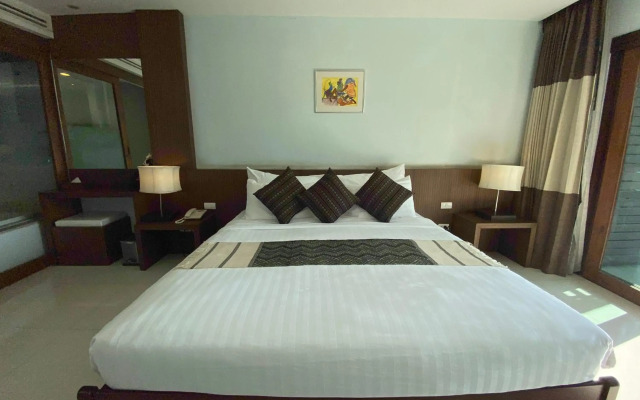 Siam Triangle Hotel