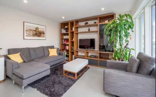 Central & Modern 2 Bedroom Old Street Flat