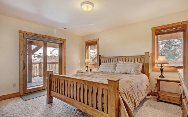 Stunning Mountain Getaway! Sleeps 10!