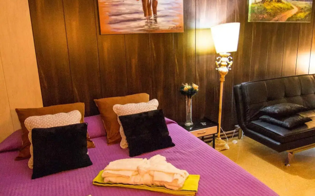 LUX Beach House Barcelona with Pool & Hot Tub, Beach Access