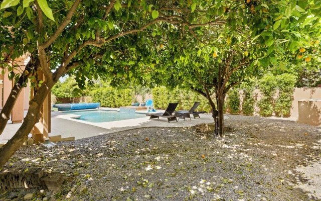 Pool Table, Putting Green: Luxury Oasis in Mesa