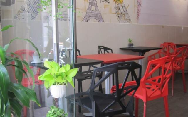 The Lily Hostel and Coffee