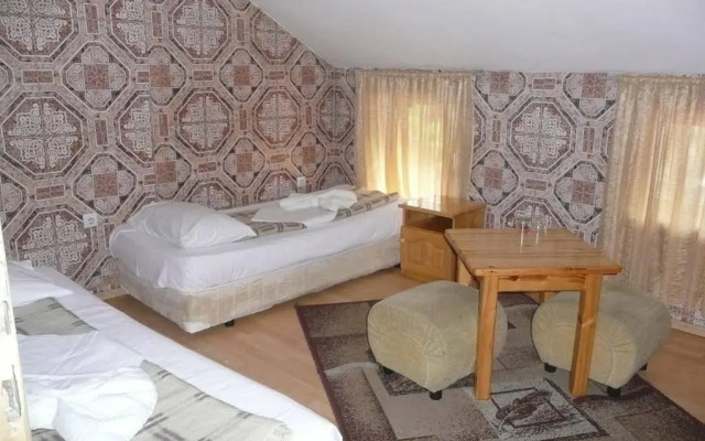 Shans 2 Hostel