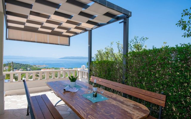 Amazing Home in Makarska With Wifi and 6 Bedrooms