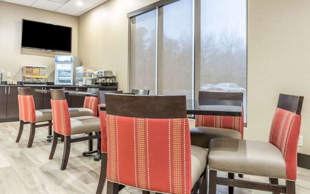 Comfort Inn Alton near I-255