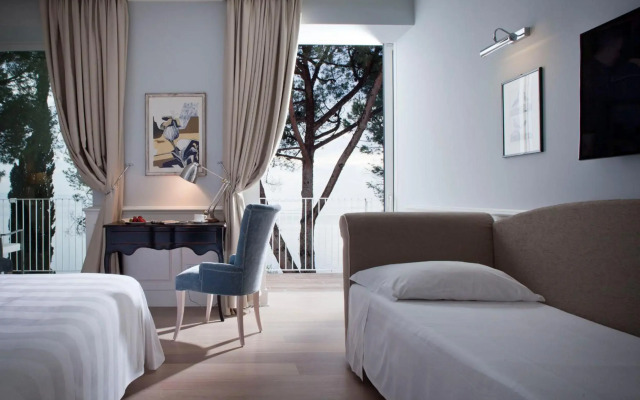 Hotel Riviera & Maximilians