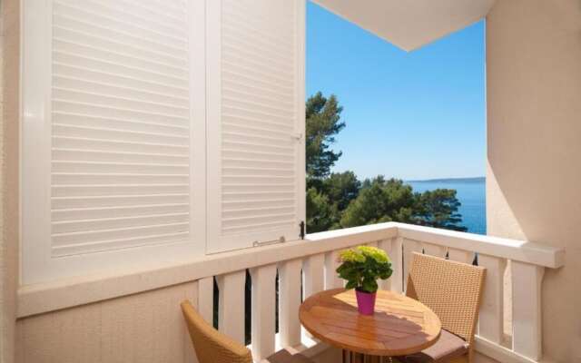 Beachfront Luxury Condos - R10-302