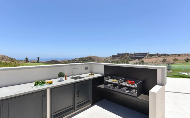 Villa in Salobre With Pool & Golf Nearby