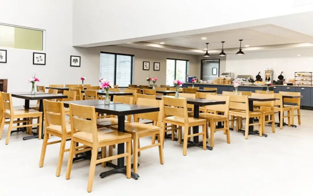 Country Inn & Suites by Radisson, Appleton Airport - Fox River Mall Area