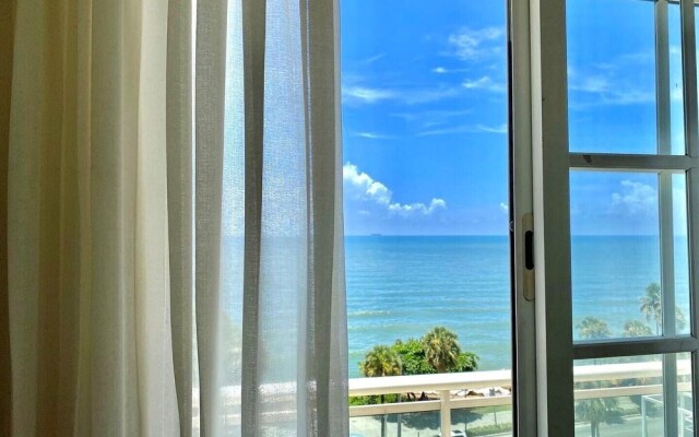 Hotel Shakey