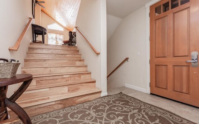 Mammoth Gateway Village # 8