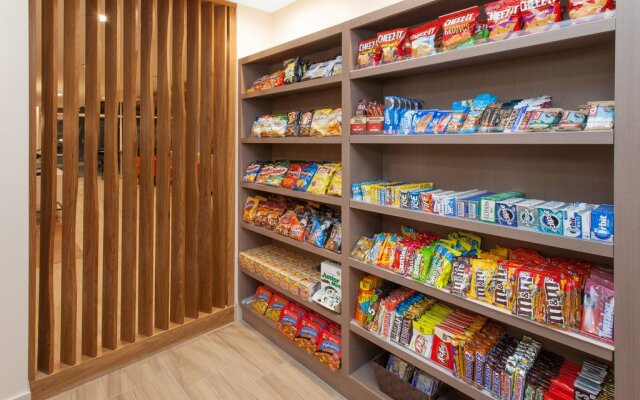 Holiday Inn Express & Suites Detroit - Farmington Hills by IHG