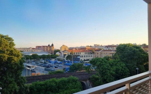 Nice 40m With Wifi Balcon Near The City