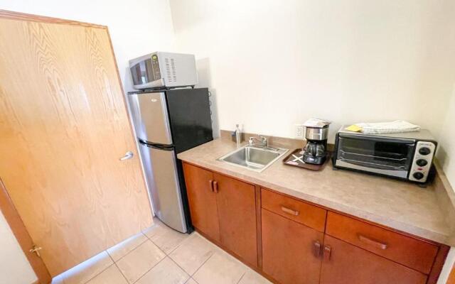 Lake Bluff Inn and Suites