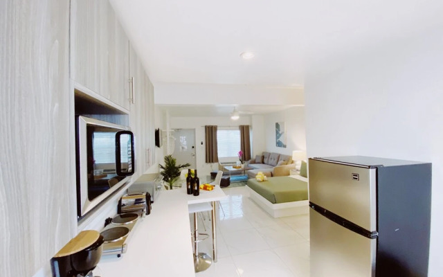 Samantha Apartments by Lowkl