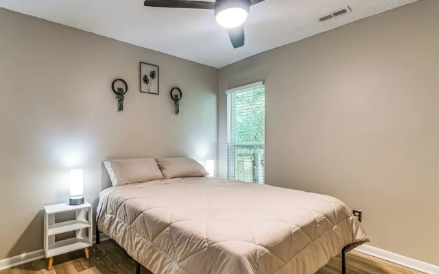 Pet-friendly Raleigh Townhome Near Medical Centers