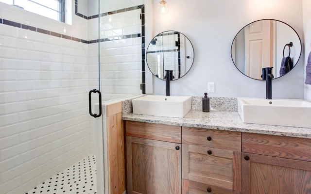 3 bedroom, East 18th Street