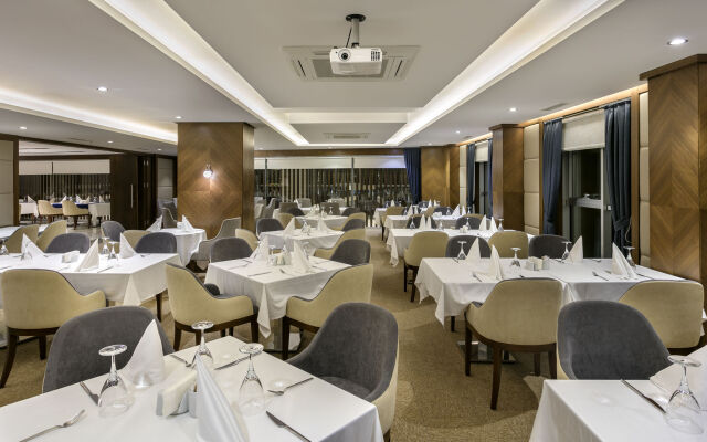 B Business Hotel & Spa