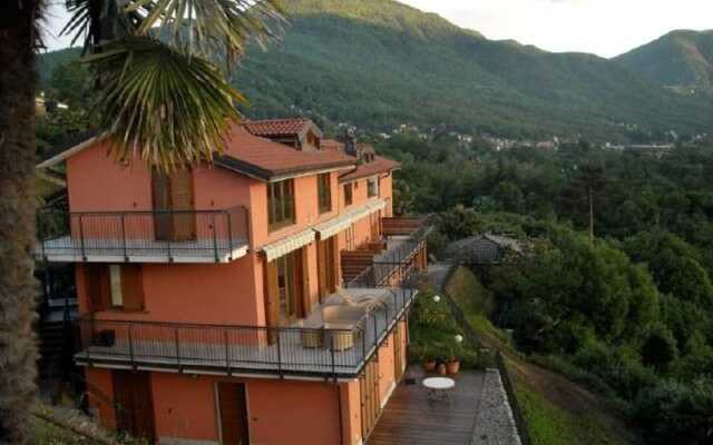 Stunning 1 bed Apartment, Lake Views, Large Terrace, Wifi