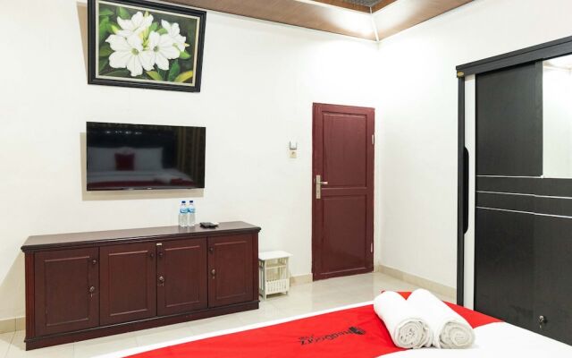 RedDoorz Plus near Universitas Methodist Medan