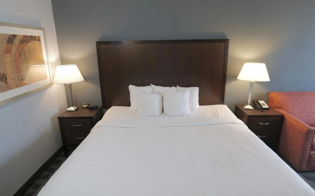 Baymont by Wyndham Flint Airport North