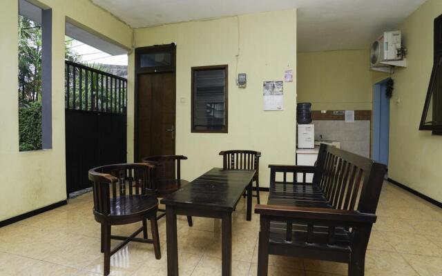 OYO Life 2905 Kost Semampir Tengah