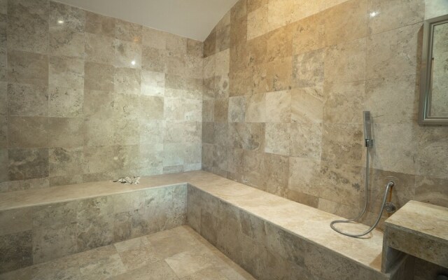 Capital O Airport 24/7