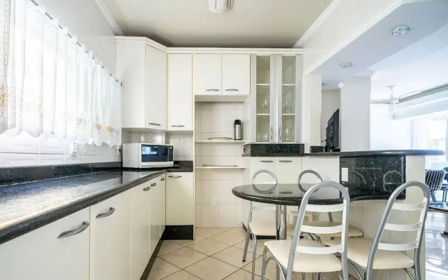 3 Bedroom apt 100m fr/ the Central Beach BC Edg401