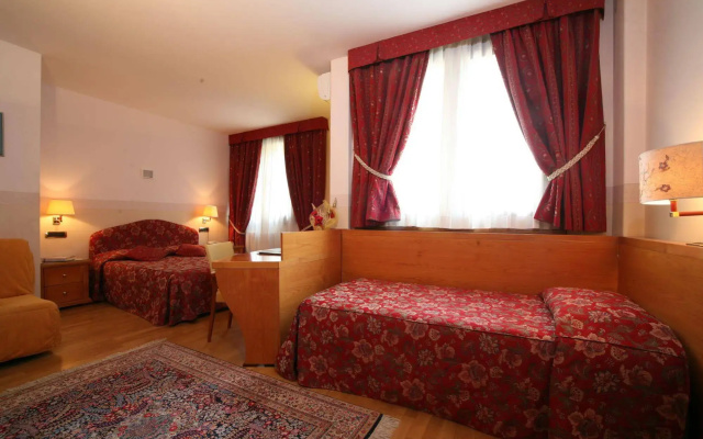 Paradise Hotel & Wellness
