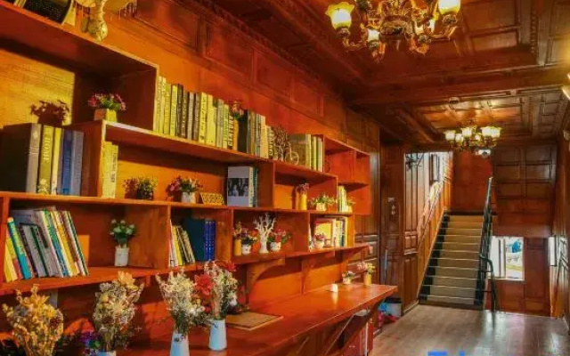 Shangri-La Xinjiapo Boutique Homestay (Dukezong Ancient City Branch)
