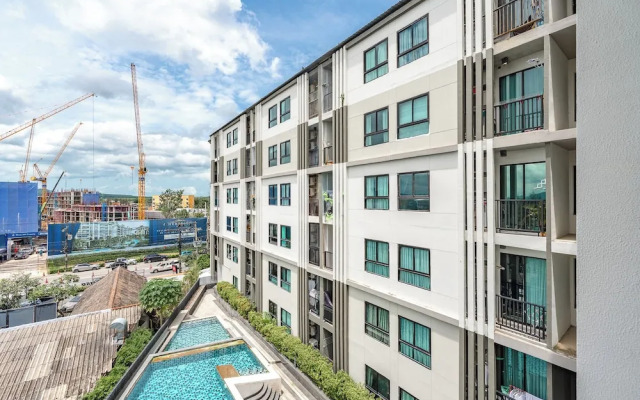 Chic Condo Near Shops & Nightlife C203