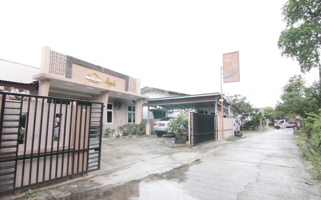 SPOT ON 91875 Nayla Homestay Syariah Near Koro Koro Panam, Karaoke, Pool, & Cafe