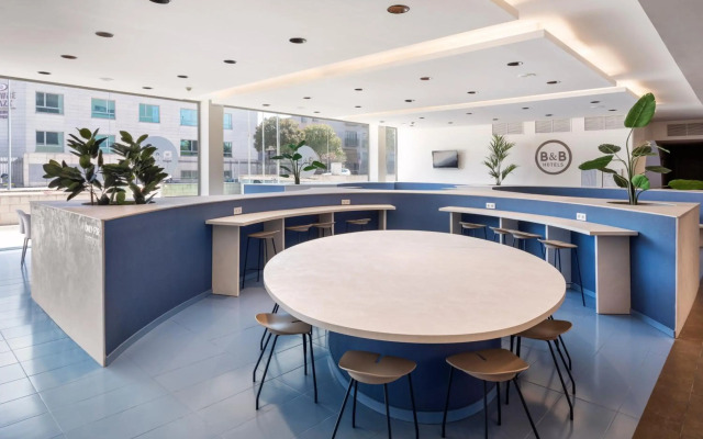 B&B Madrid Aeropuerto T1 T2 T3