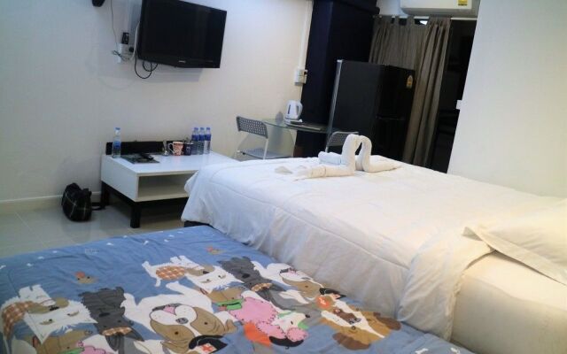 Bangkok Room by City Court Condo