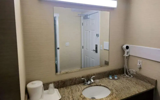 Rodeway Inn & Suites