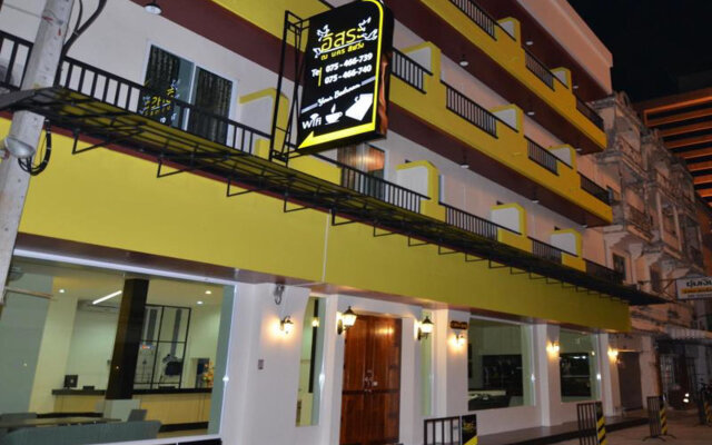 Issara Na Nakhon Living Hotel