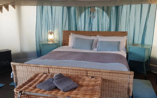 The Little Hide - Adult Only Camping Pods