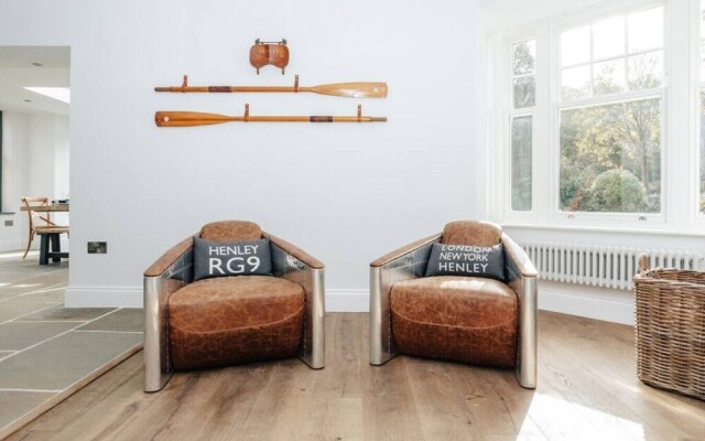 Woodvale Retreat - Sleeps 10