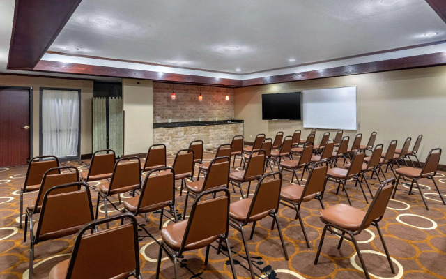 Quality Suites Addison - Dallas
