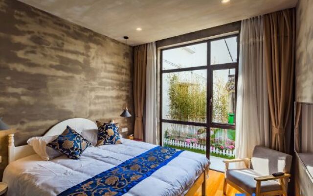 blue hotel