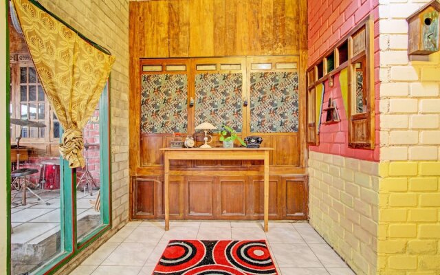 OYO Homes 93598 Omah Baturan Syariah